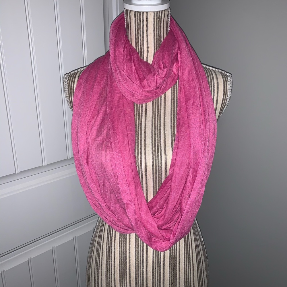 Infinity Gap Pink Scarf